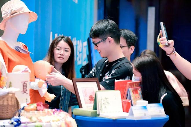 一同看亿同玩小蓝 网页 蓝网其观影同步技术更为专业