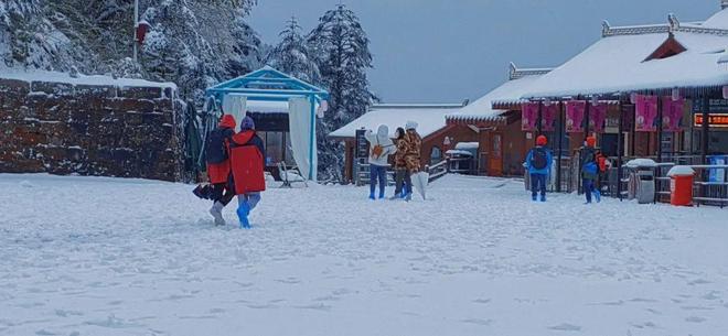 初中男同 可以站出来制止或向老师报告