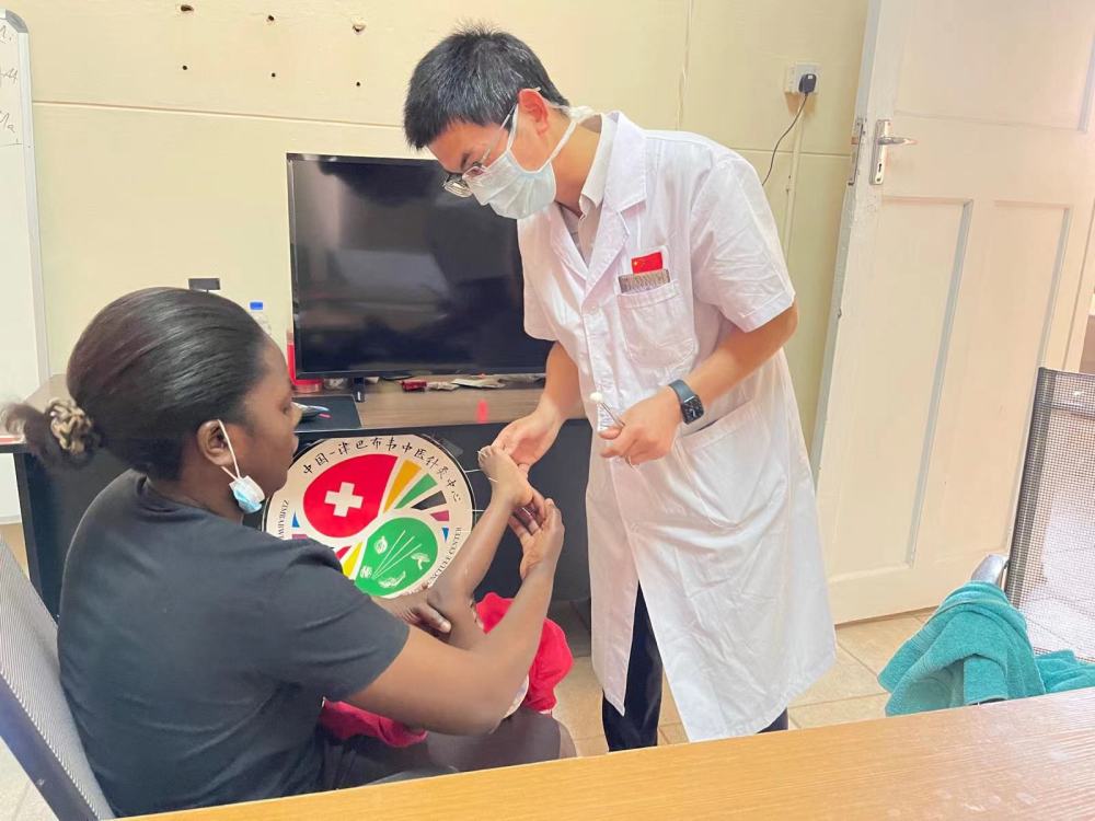 久久久久成人亚洲国产av综合精品