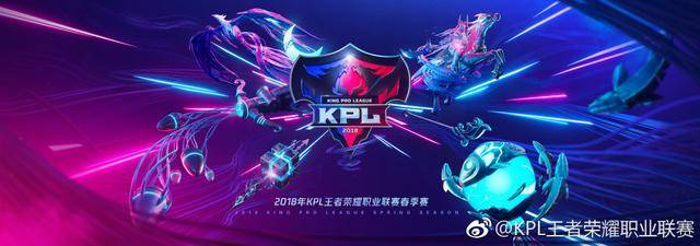 美女被男人揉胸