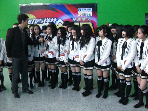 国产精品疯狂输出jk草莓视频