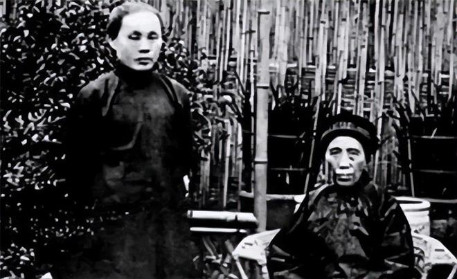 啄木鸟系列城堡的女人