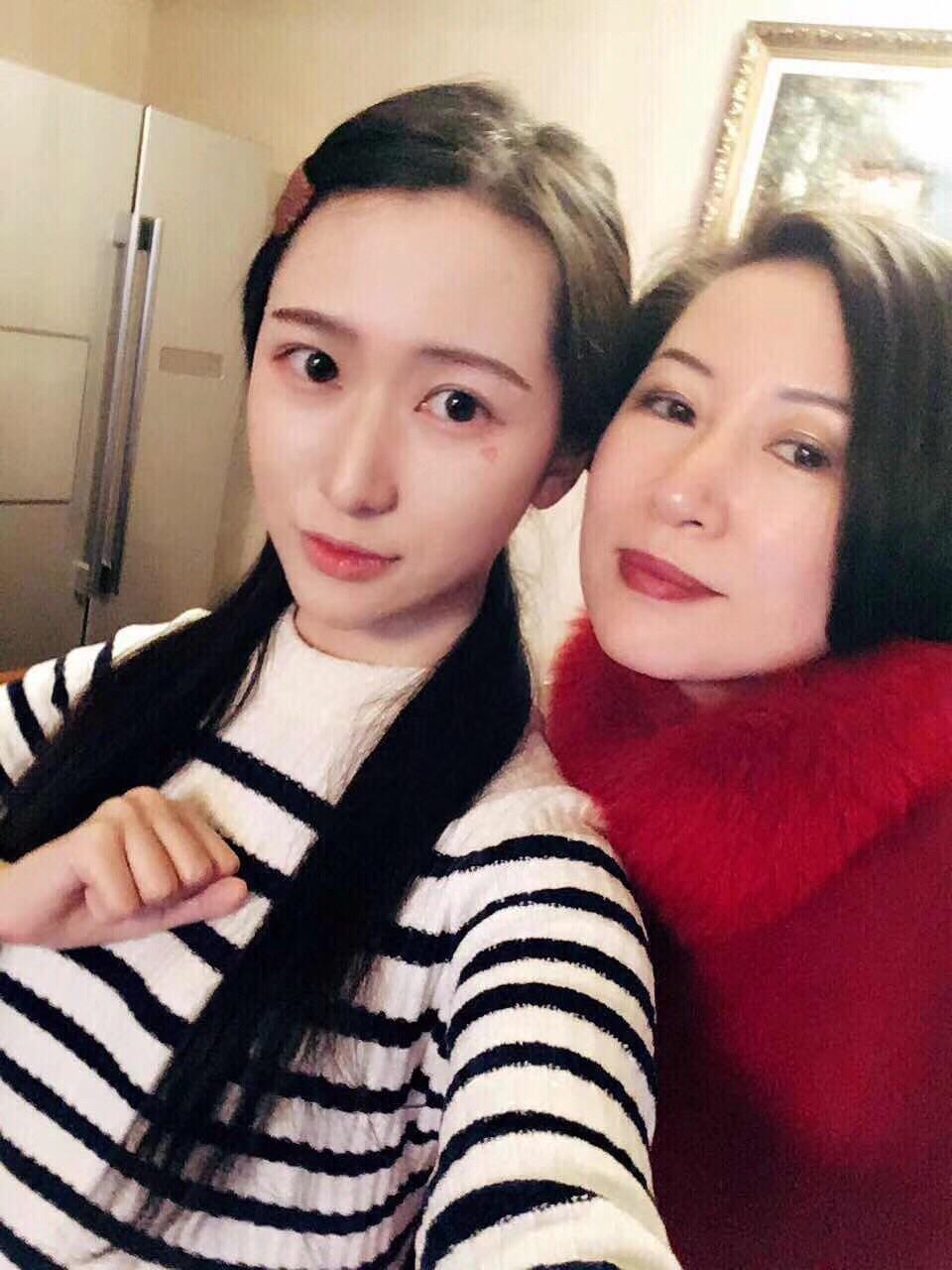 韩国影片关于电台女员工和上司的 相关作品数量不算多