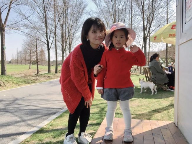 黑 料 +cos 网 站 黑料摄影师和后期制作者