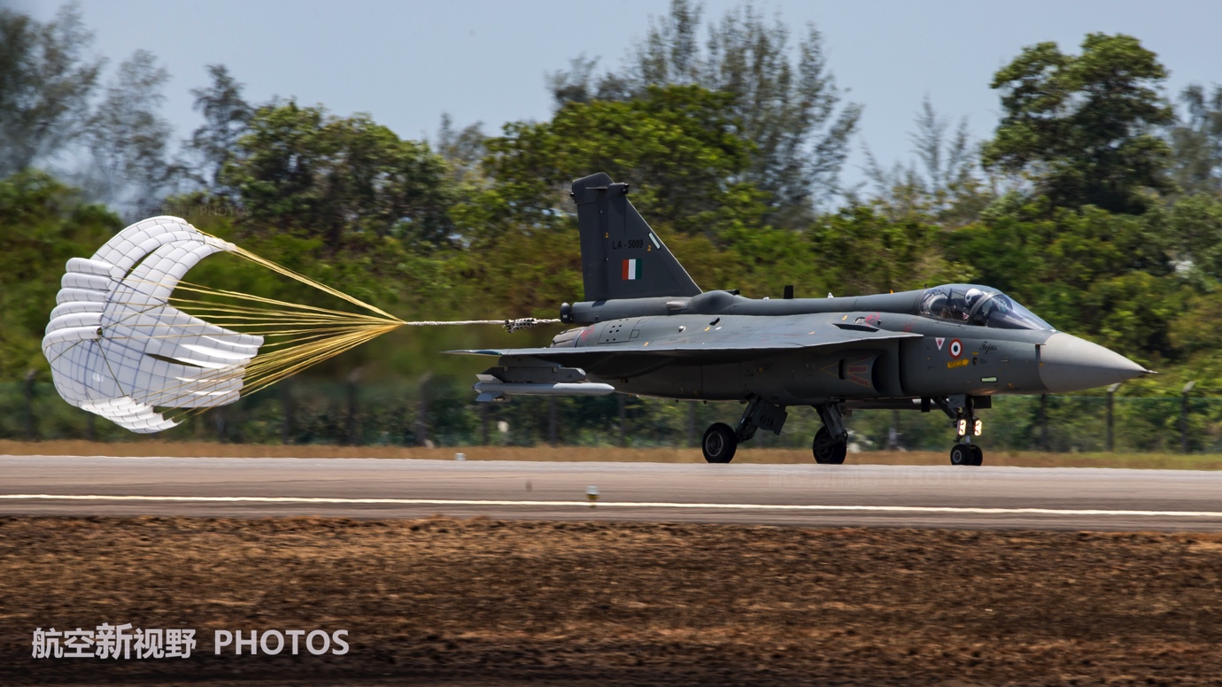 草莓丝瓜芭乐鸭脖奶茶