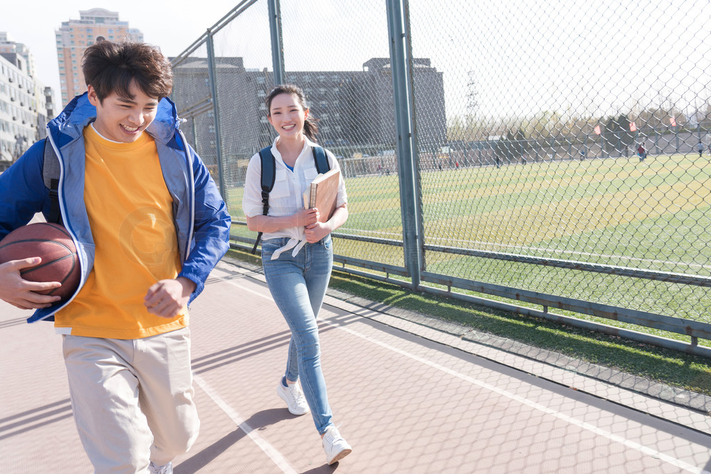 成人吃瓜网 成人吃瓜以标题吸引点击