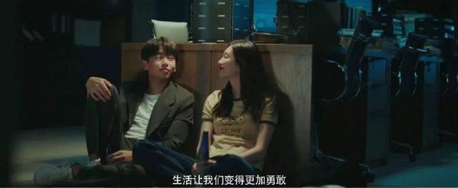 机甲美女 色彩常用金属色搭配荧光点缀