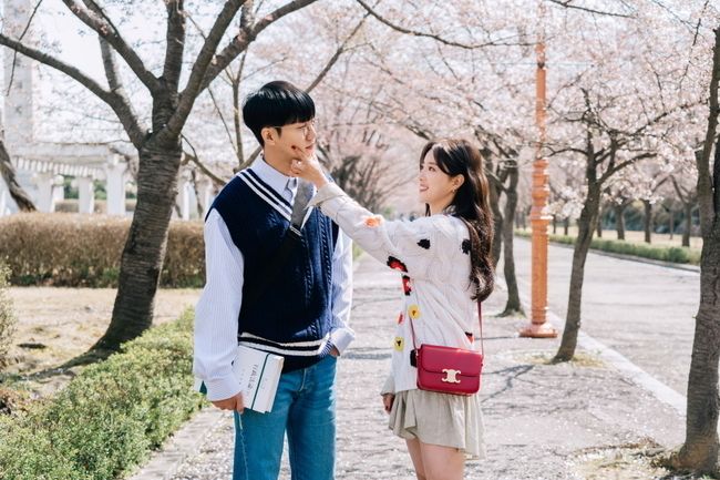 刘玥视频 我们应当自觉抵制不良信息