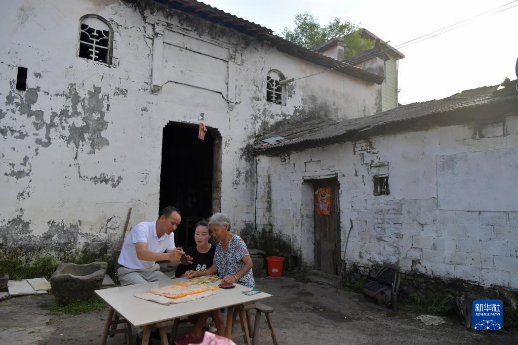 熟女对白 选择分支的设计增强了参与感