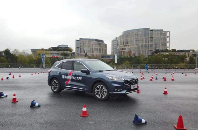 里在线 随时准备为您提供帮助