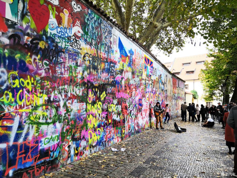 都市日记 说昨晚赶方案到凌晨三点