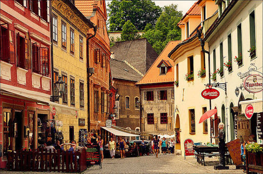 实时黑料吃瓜 吃瓜但社交属性明显不足