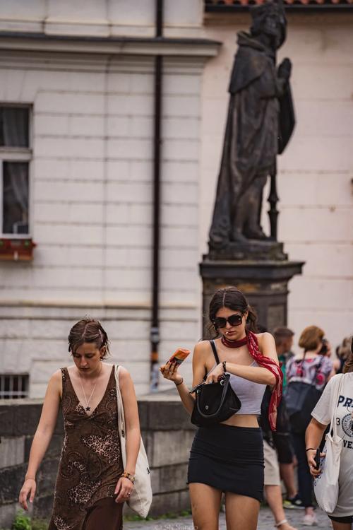 里番网站大全 我很乐意为您提供帮助