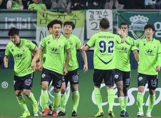 小蓝无限金币版 它虽提供了资源便利