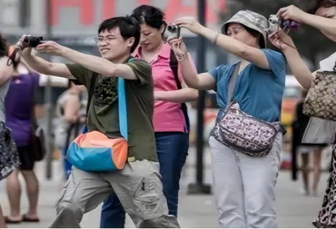 久久青草亚洲精品 