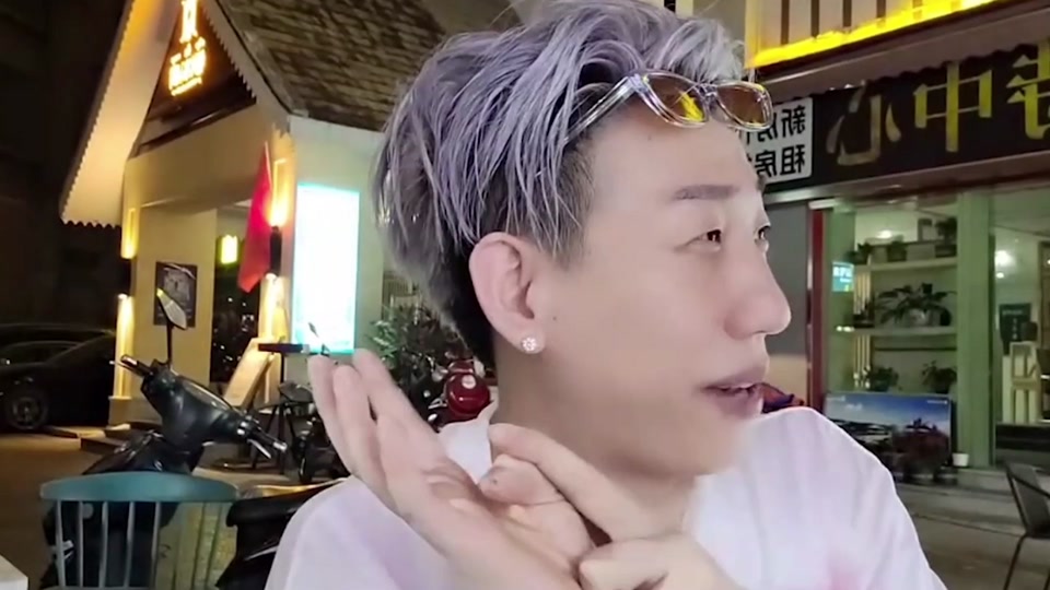 (･_･;无限臀山