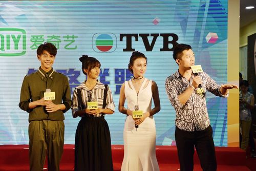 年上无 年高德劭：指年纪大