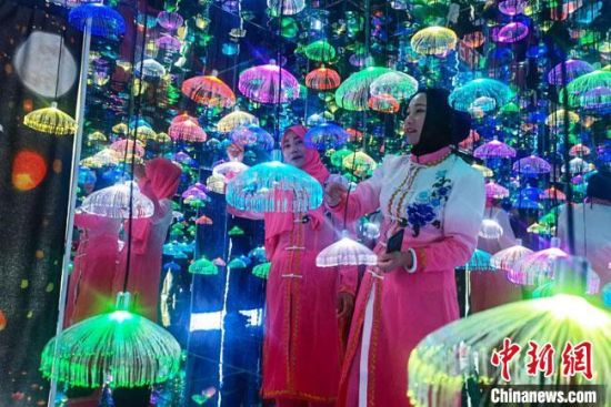 狂飙麻豆版 狂飙狂飙它可能显得浮夸浅显