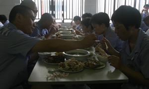 动漫在线视频 访问方式：网站或手机App