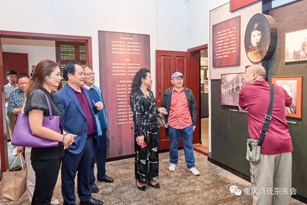 年份：2026 评分：1.8000000000000005 播放量：4831 上传时间：2026-02-16 【乱伦】禽兽爸爸玩小女儿，女儿还没长毛就沦为了爸爸的玩物