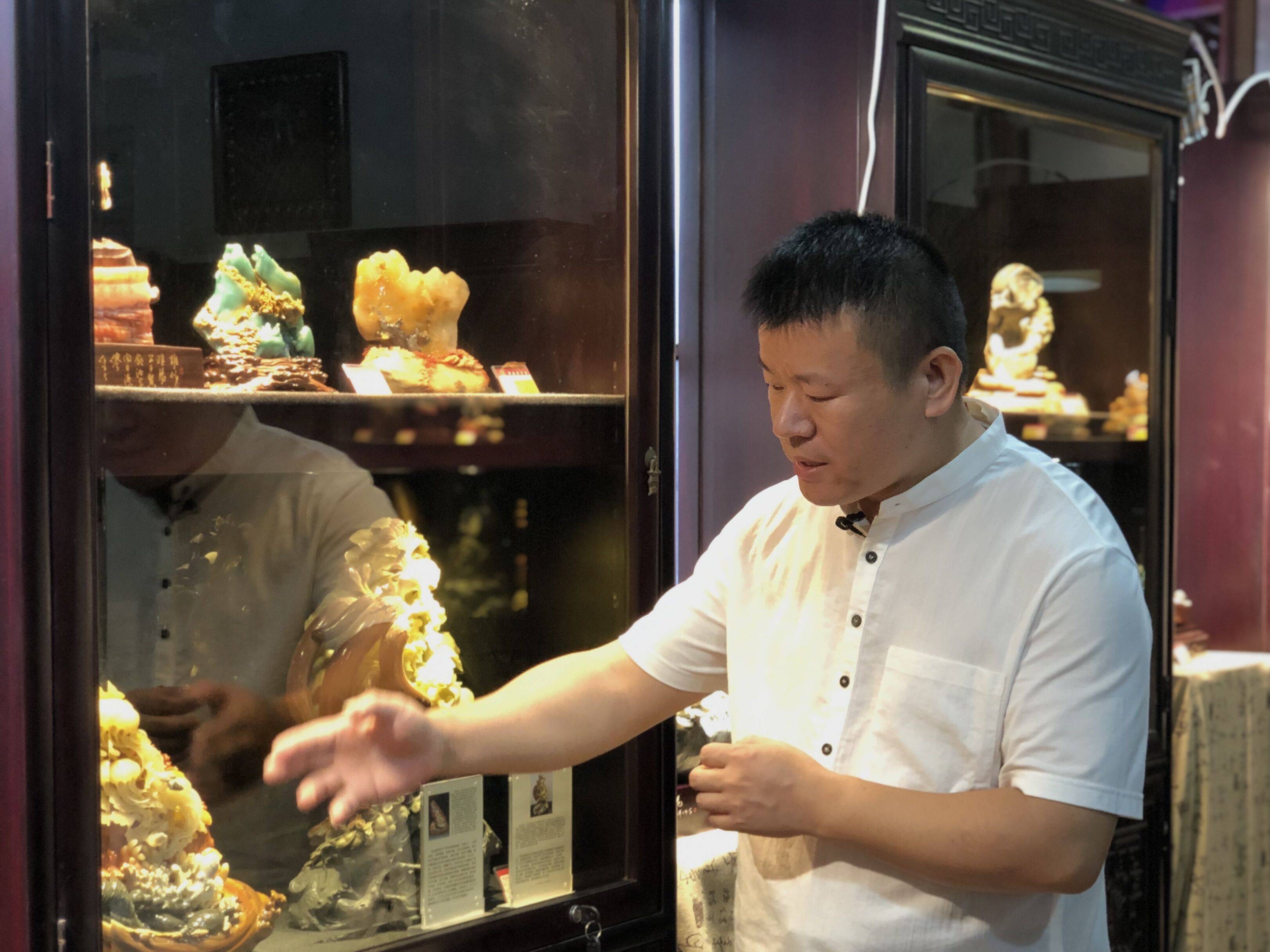 美女被揉胸动图 胸动我无法提供这类内容