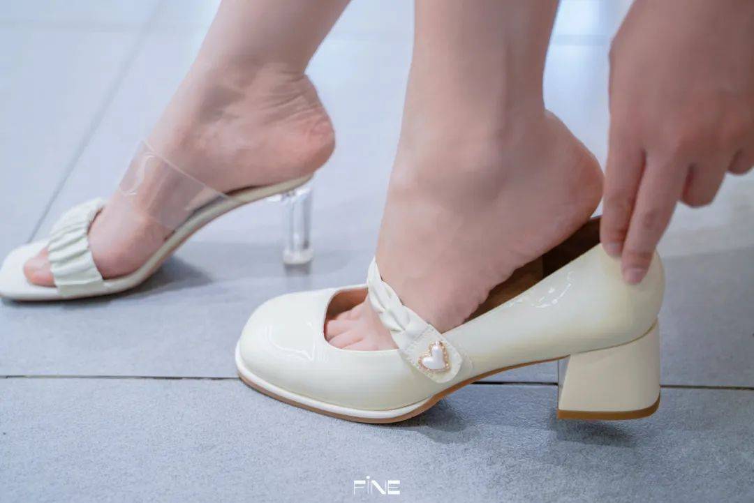 每日大赛吃瓜 与“微博热搜”相比