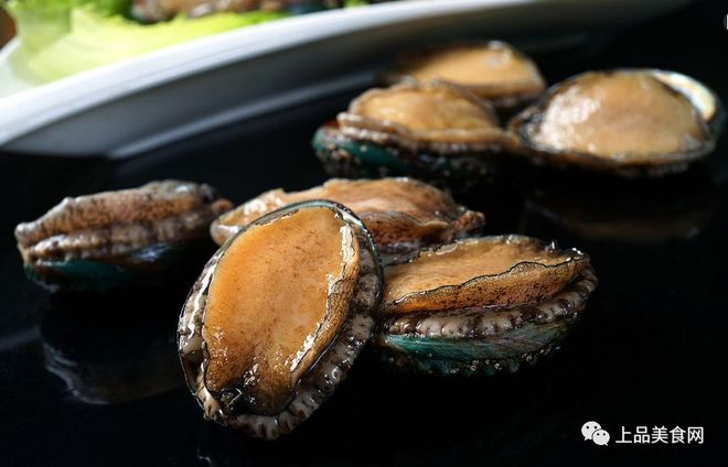 蓝色衣服话务员电影